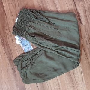 Olive green stretchy capri pants